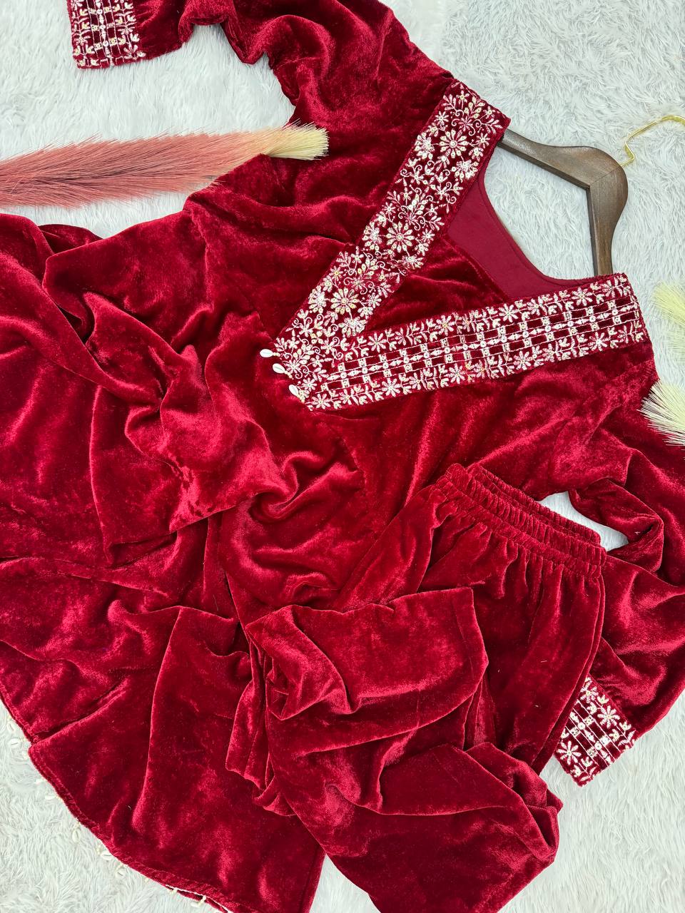 कोडी लेस के साथ पार्टी वियर सुंदर टॉप और पैंट