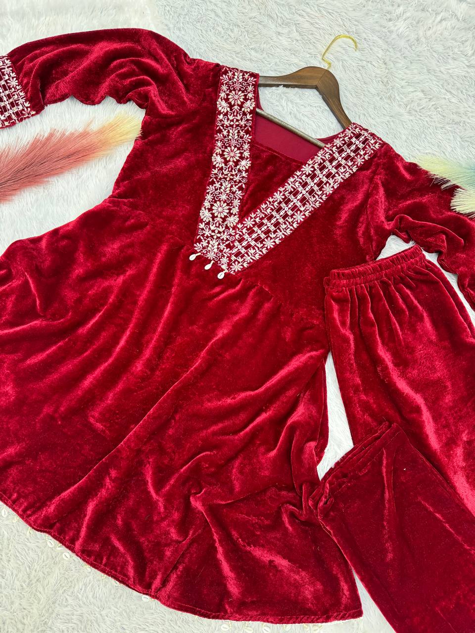 कोडी लेस के साथ पार्टी वियर सुंदर टॉप और पैंट