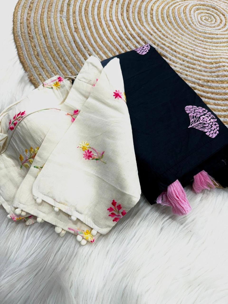 मल्टी थ्रेड वर्क वाली पार्टी वियर डिज़ाइनर साड़ी