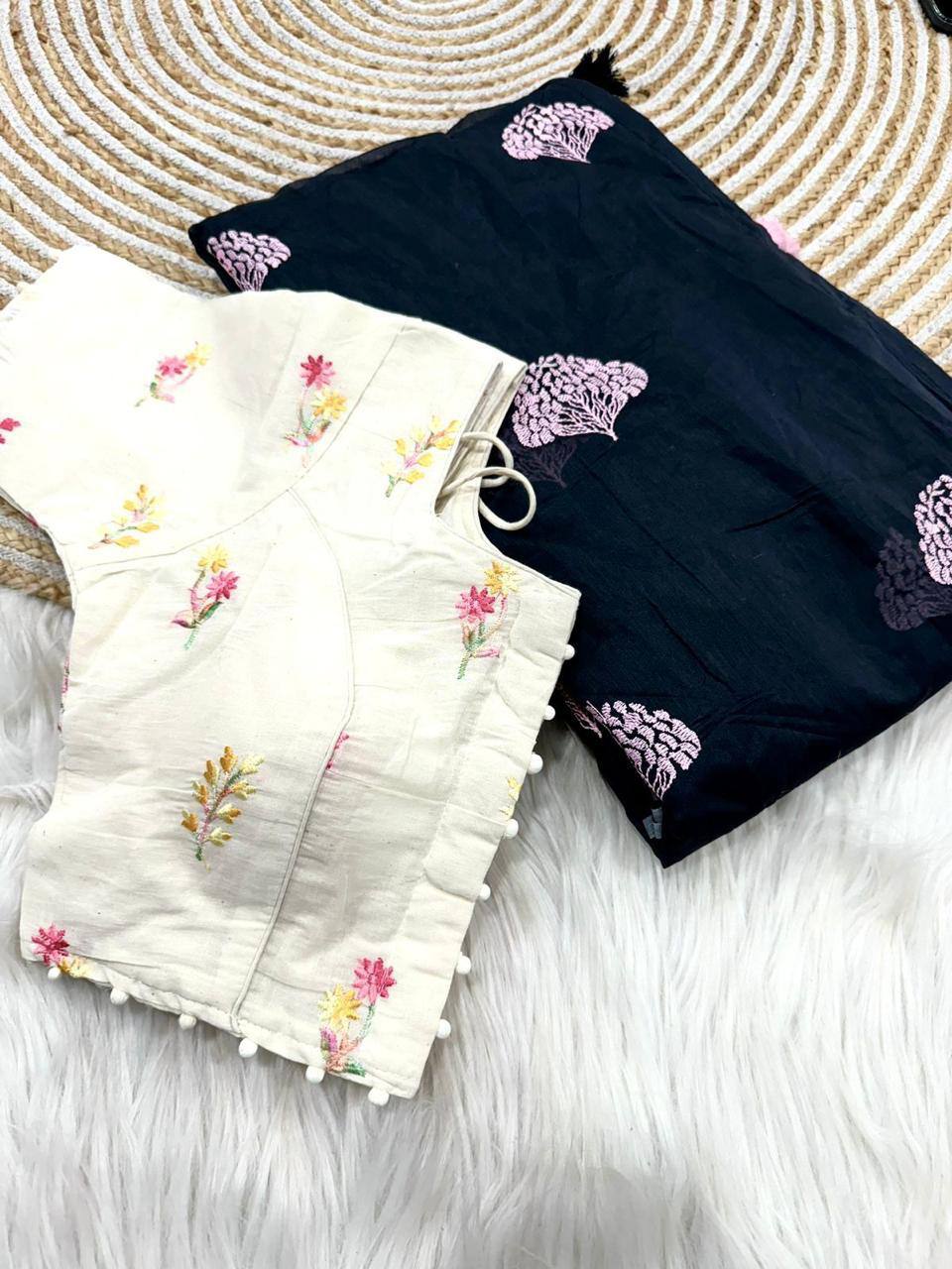 मल्टी थ्रेड वर्क वाली पार्टी वियर डिज़ाइनर साड़ी