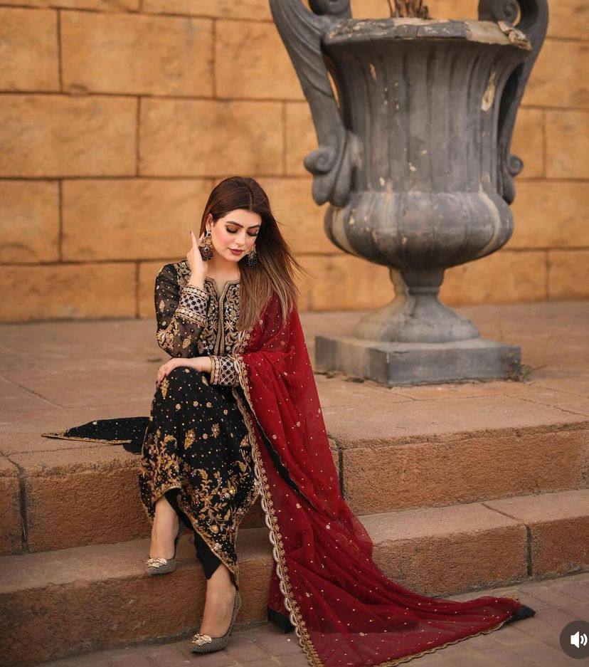 पार्टी वियर लुक डिज़ाइनर टॉप और बॉटम