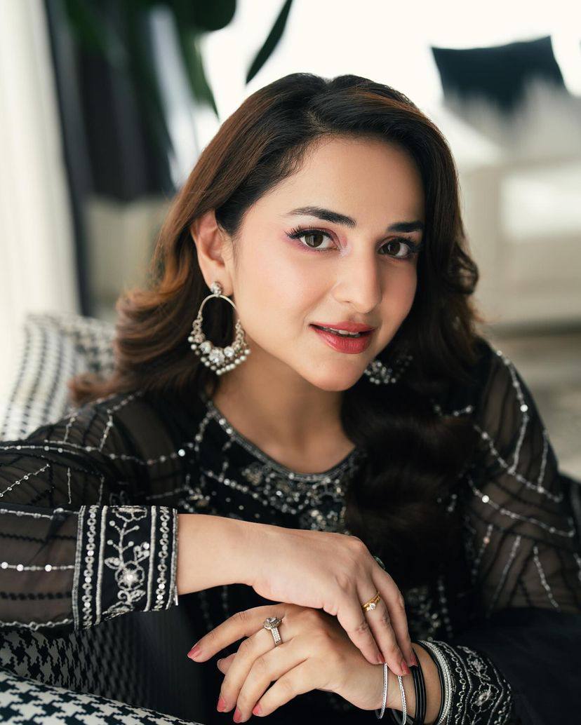 पार्टी वियर लुक डिज़ाइनर टॉप और बॉटम दुपट्टे के साथ