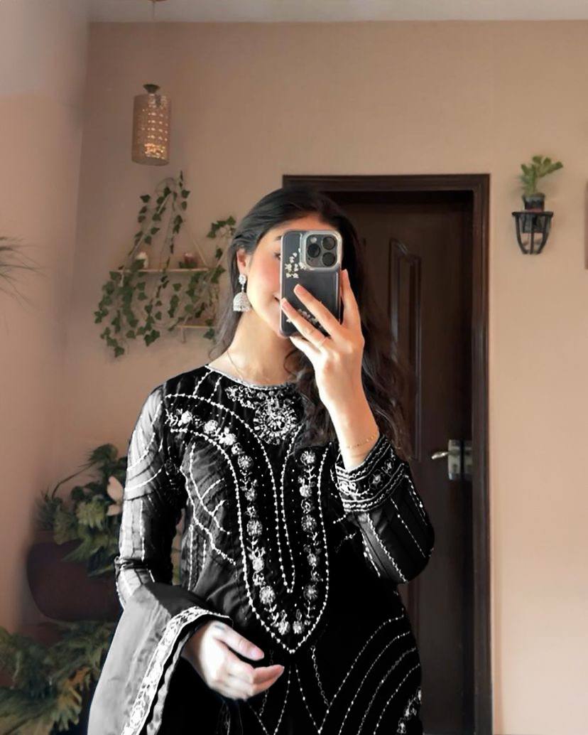 पार्टी वियर लुक डिज़ाइनर टॉप और बॉटम दुपट्टे के साथ