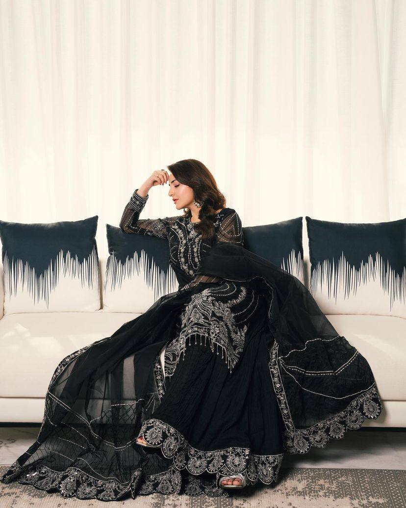 पार्टी वियर लुक डिज़ाइनर टॉप और बॉटम दुपट्टे के साथ