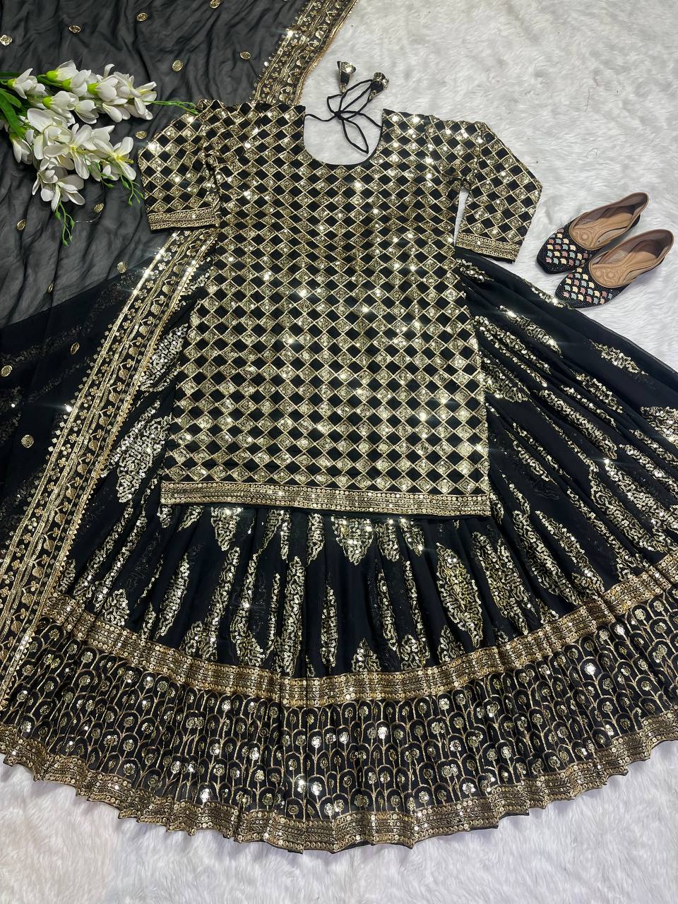 नए फैंसी स्टाइल में डिज़ाइनर पार्टी वियर लहंगा-टॉप