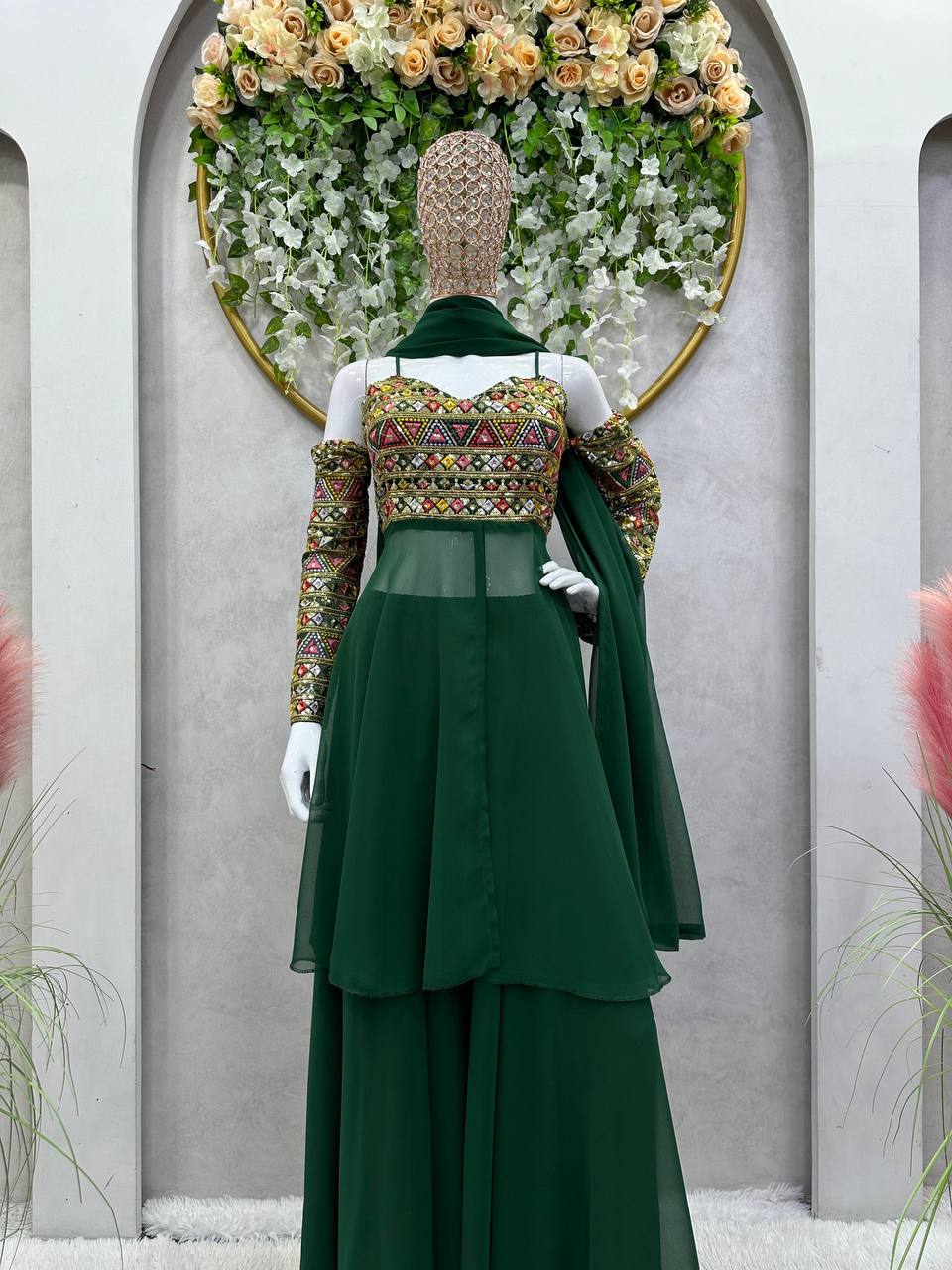 पार्टी वियर लुक टॉप-प्लाज़ो खूबसूरत दुपट्टे के साथ