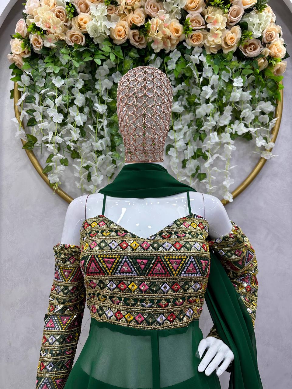 पार्टी वियर लुक टॉप-प्लाज़ो खूबसूरत दुपट्टे के साथ