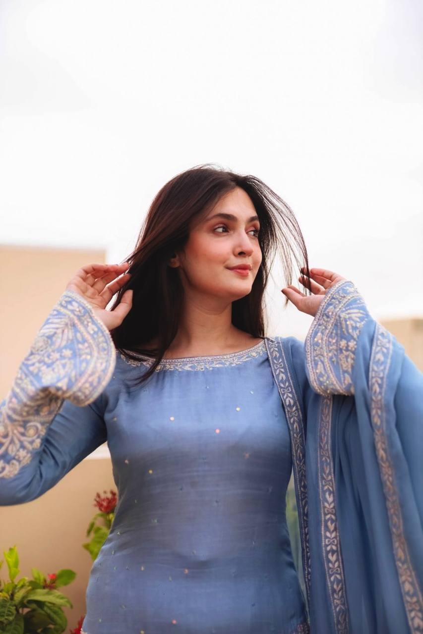 डिज़ाइनर पार्टी वियर लुक टॉप-प्लाज़ो और दुपट्टा कढ़ाई वर्क के साथ