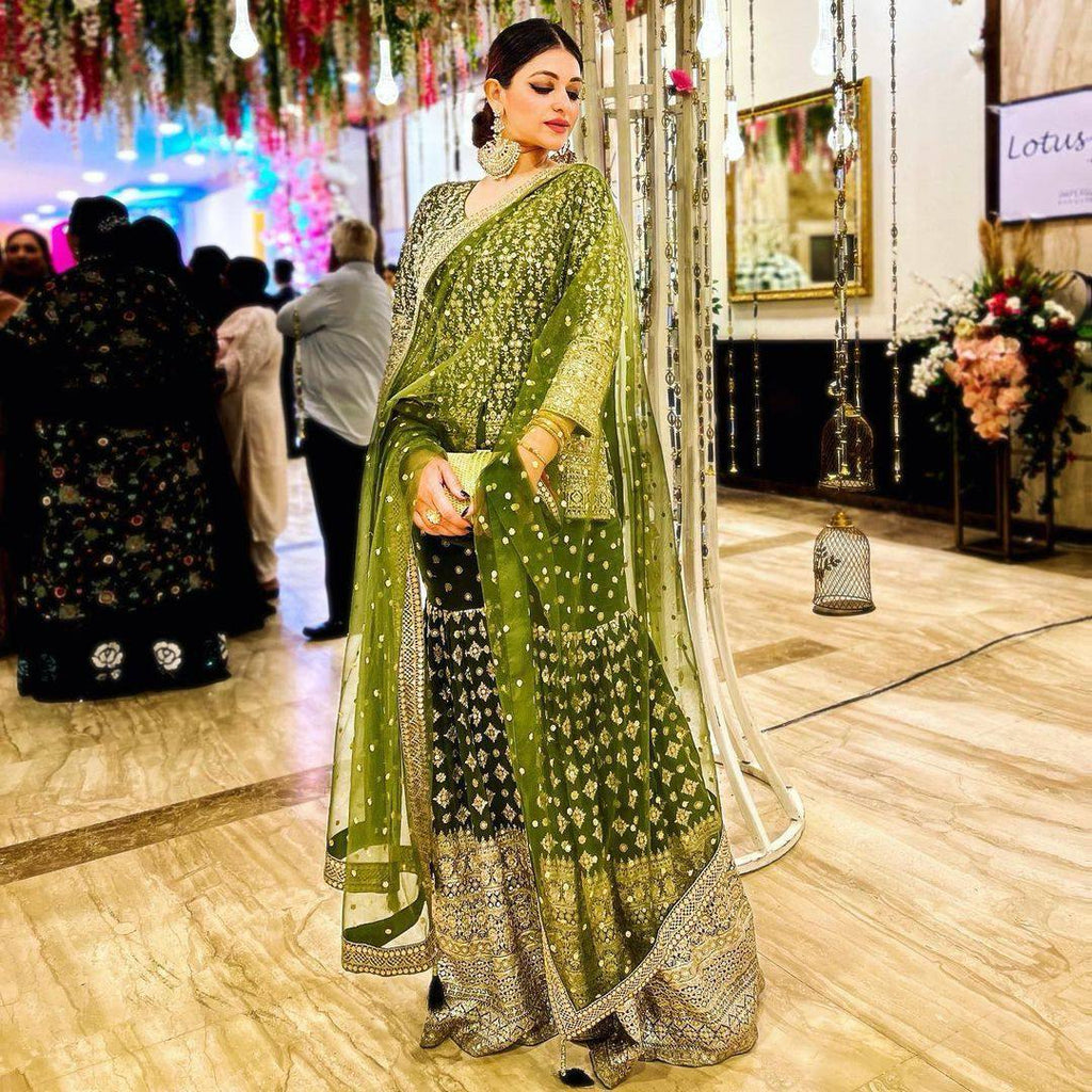 पार्टी वियर लुक: दुपट्टे के साथ टॉप और बॉटम में खूबसूरत दिखें