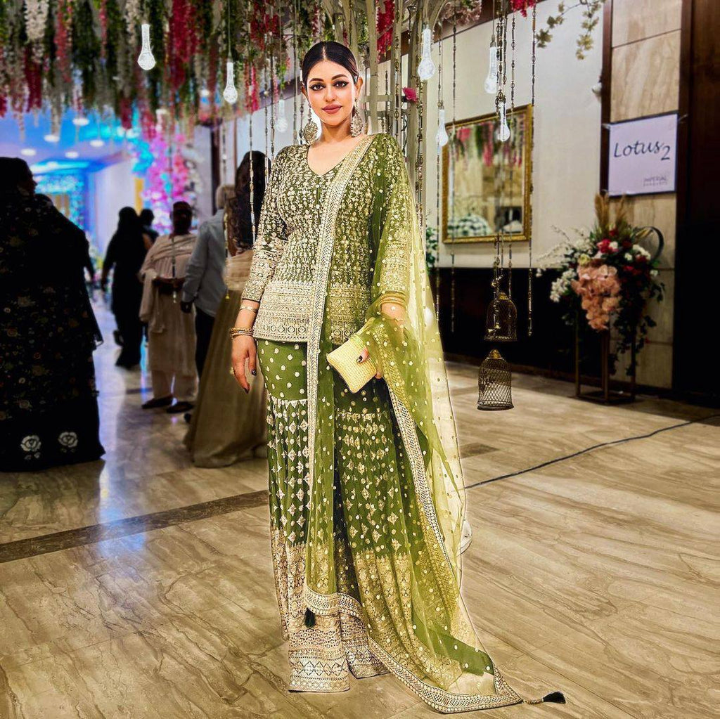 पार्टी वियर लुक: दुपट्टे के साथ टॉप और बॉटम में खूबसूरत दिखें