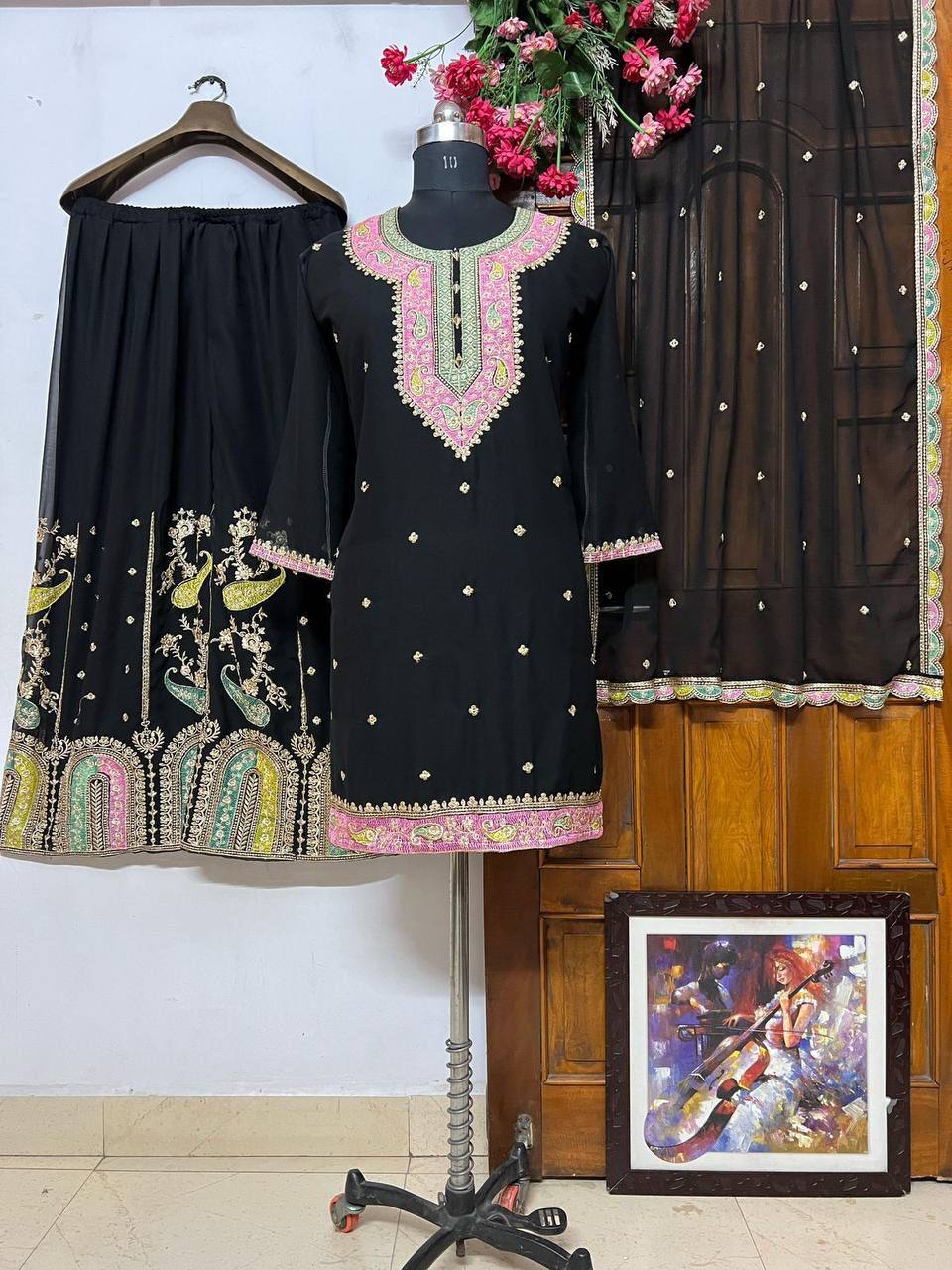 पार्टी वियर लुक डिज़ाइनर टॉप और बॉटम दुपट्टे के साथ