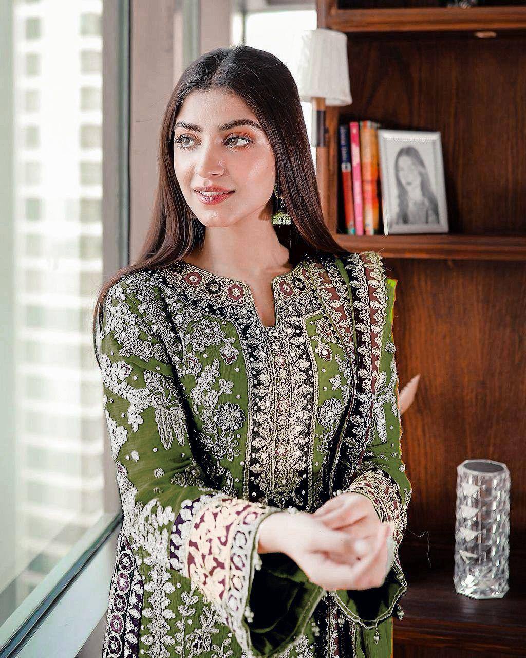 पार्टी वियर लुक डिज़ाइनर टॉप और बॉटम दुपट्टे के साथ