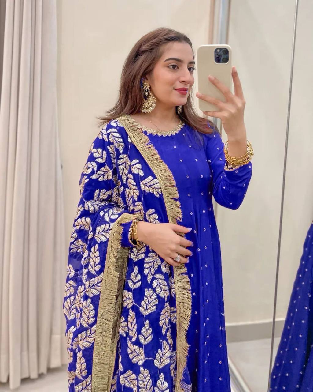 पार्टी वियर लुक डिज़ाइनर गाउन-बॉटम और दुपट्टा