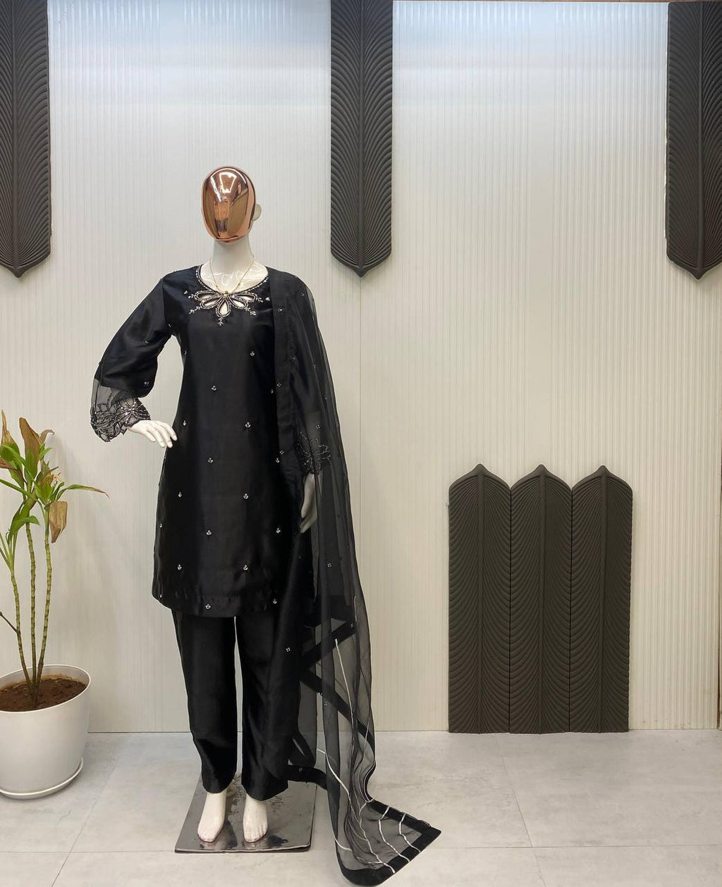 डिज़ाइनर पार्टी वियर लुक टॉप और बॉटम और खूबसूरत दुपट्टा