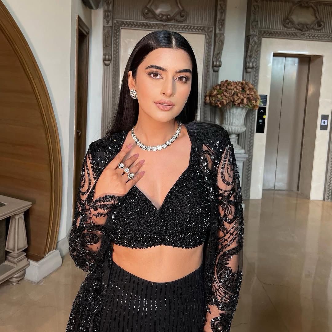 डिज़ाइनर पार्टी वियर लुक रेडी टू वियर लहंगा साड़ी