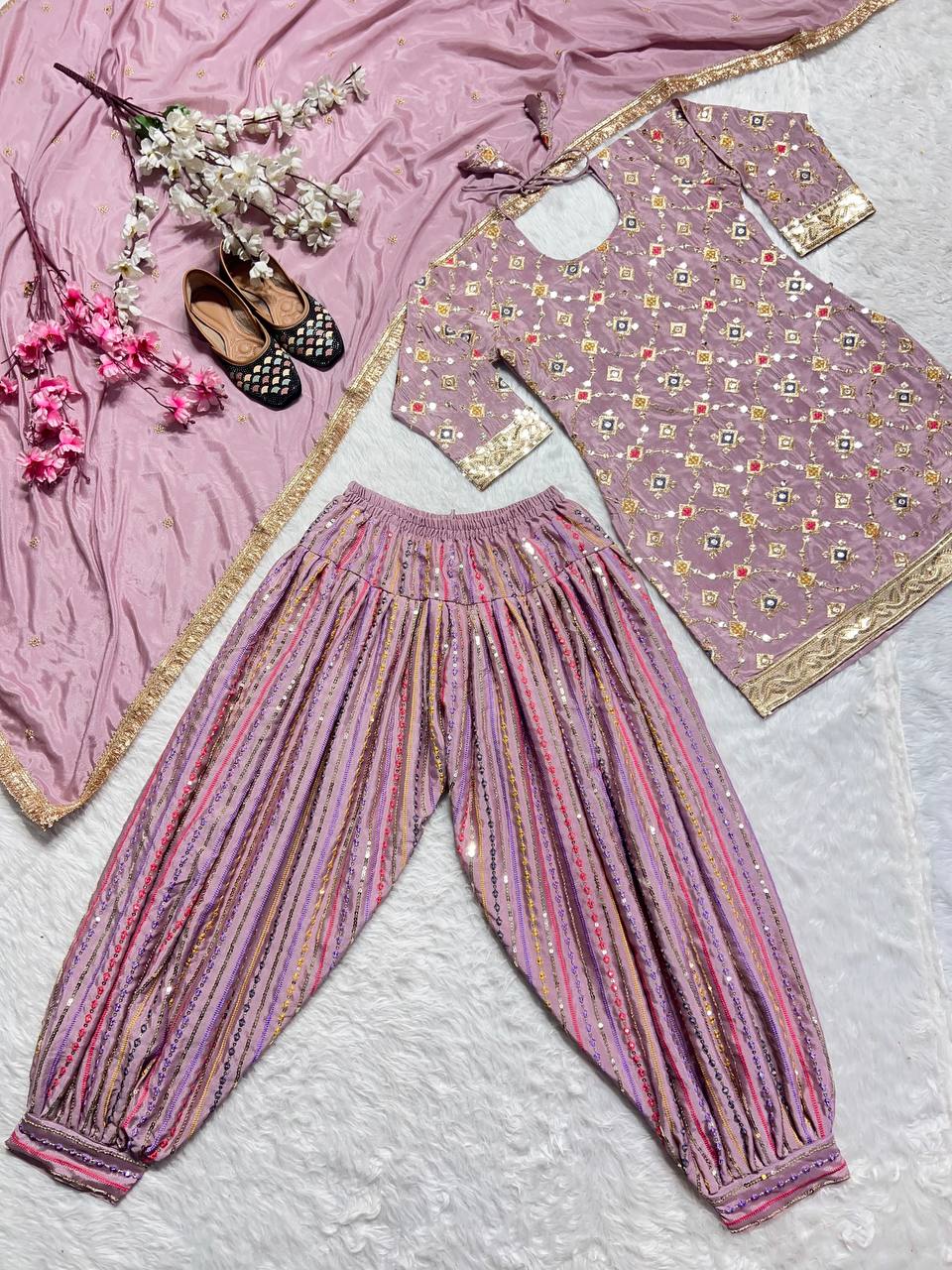 डिज़ाइनर पार्टी वियर लुक टॉप, पटियाला सलवार और दुपट्टा