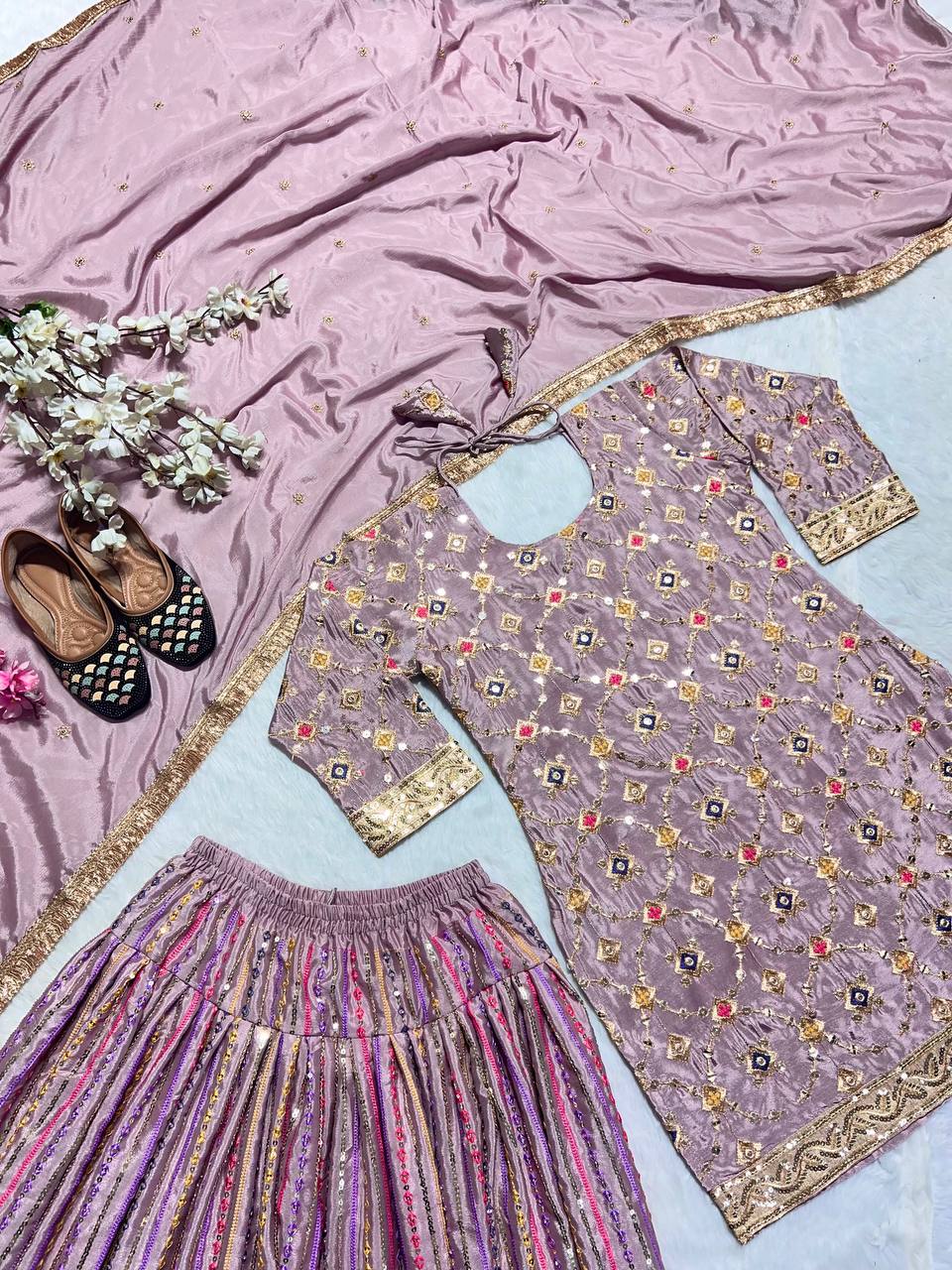 डिज़ाइनर पार्टी वियर लुक टॉप, पटियाला सलवार और दुपट्टा
