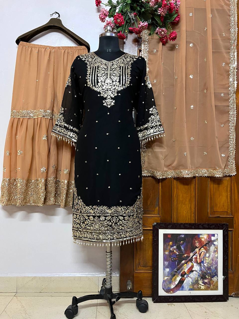 पार्टी वियर लुक डिज़ाइनर टॉप और बॉटम दुपट्टे के साथ