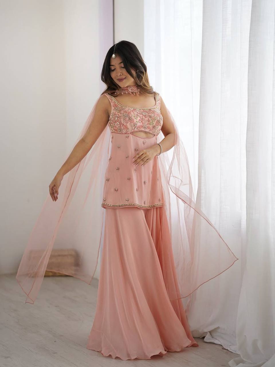 डिज़ाइनर पार्टी वियर टॉप और प्लाज़ो सुंदर दुपट्टे के साथ