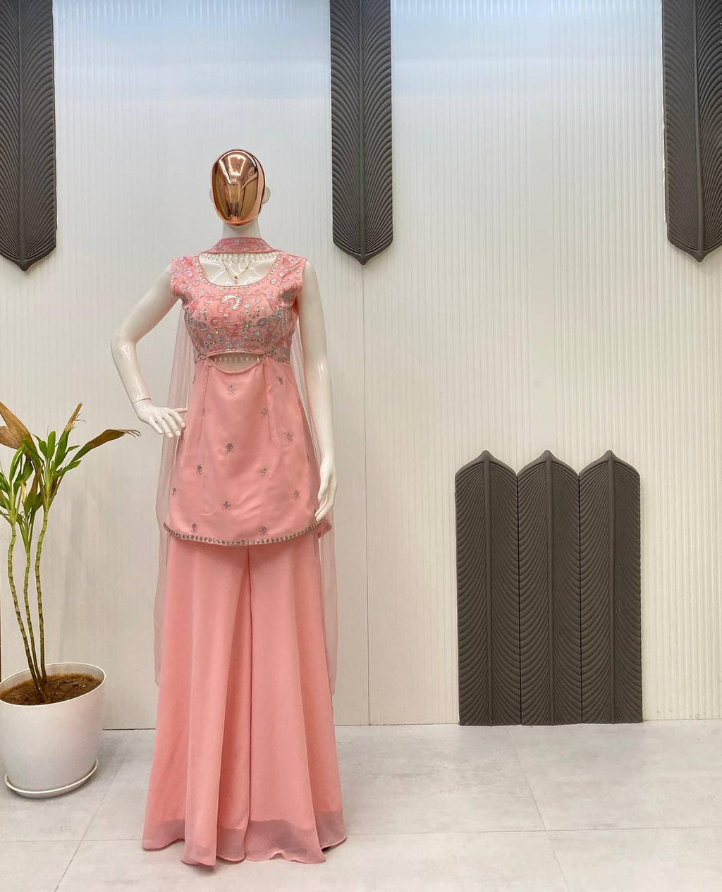 डिज़ाइनर पार्टी वियर टॉप और प्लाज़ो सुंदर दुपट्टे के साथ