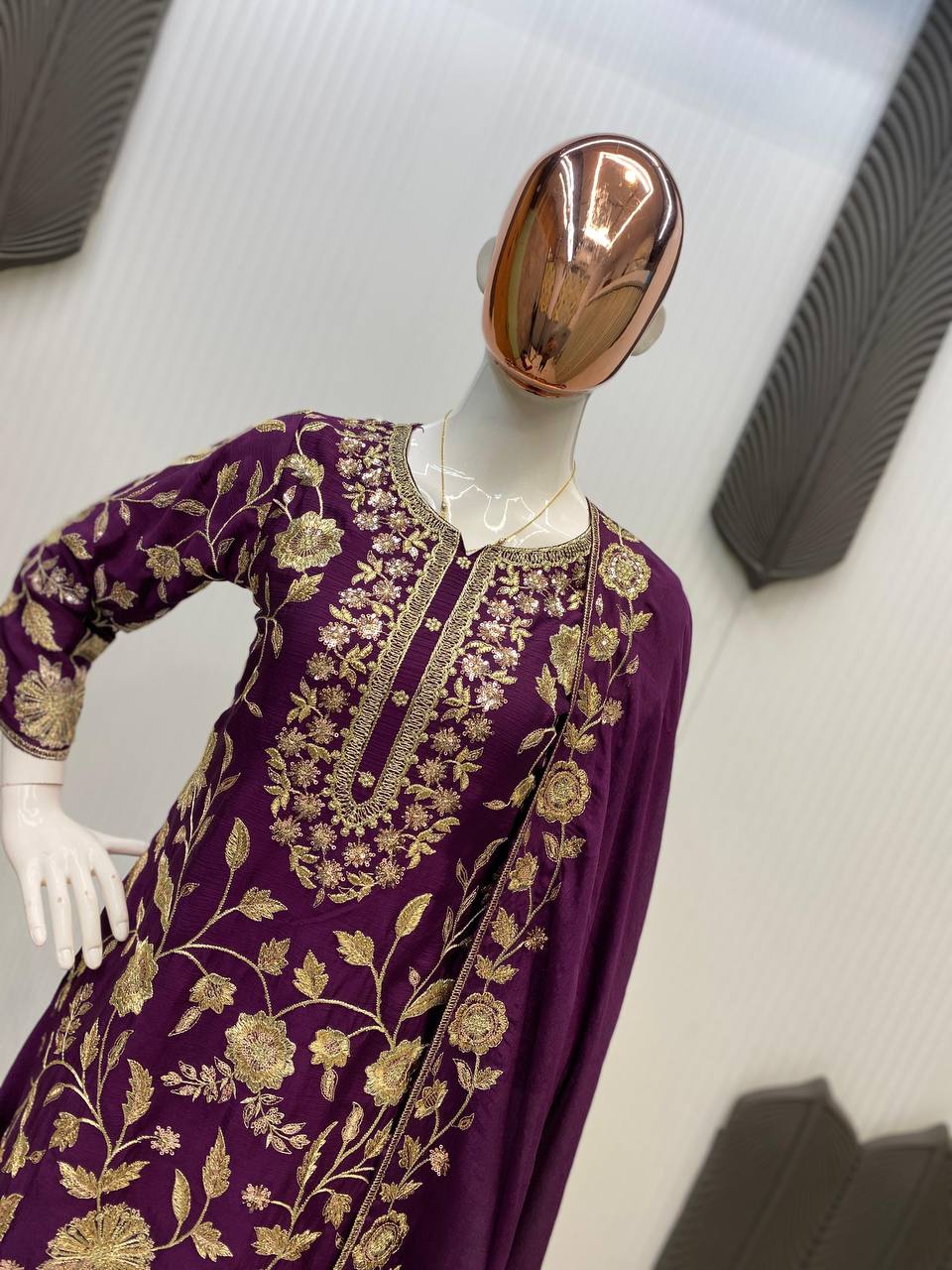 पार्टी वियर डिज़ाइनर टॉप और बॉटम सुंदर दुपट्टे के साथ