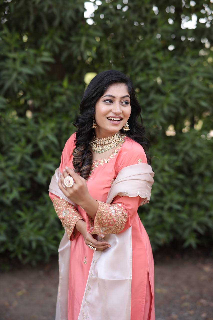 पार्टी वियर लुक टॉप-बॉटम और खूबसूरत दुपट्टा