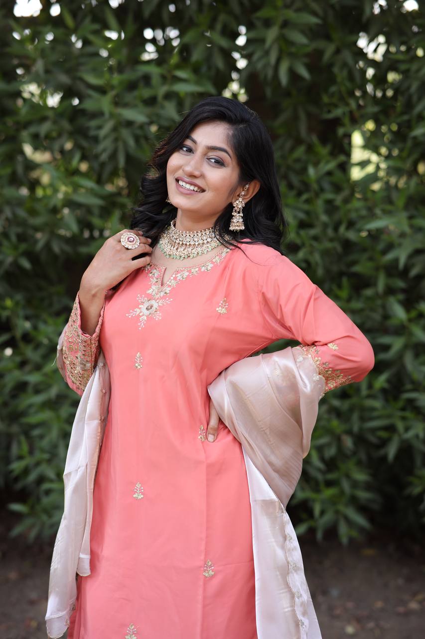 पार्टी वियर लुक टॉप-बॉटम और खूबसूरत दुपट्टा