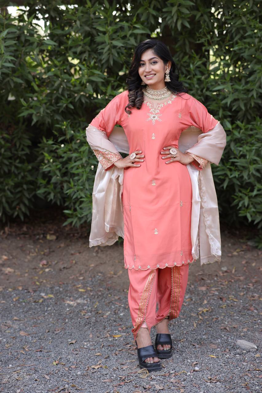 पार्टी वियर लुक टॉप-बॉटम और खूबसूरत दुपट्टा