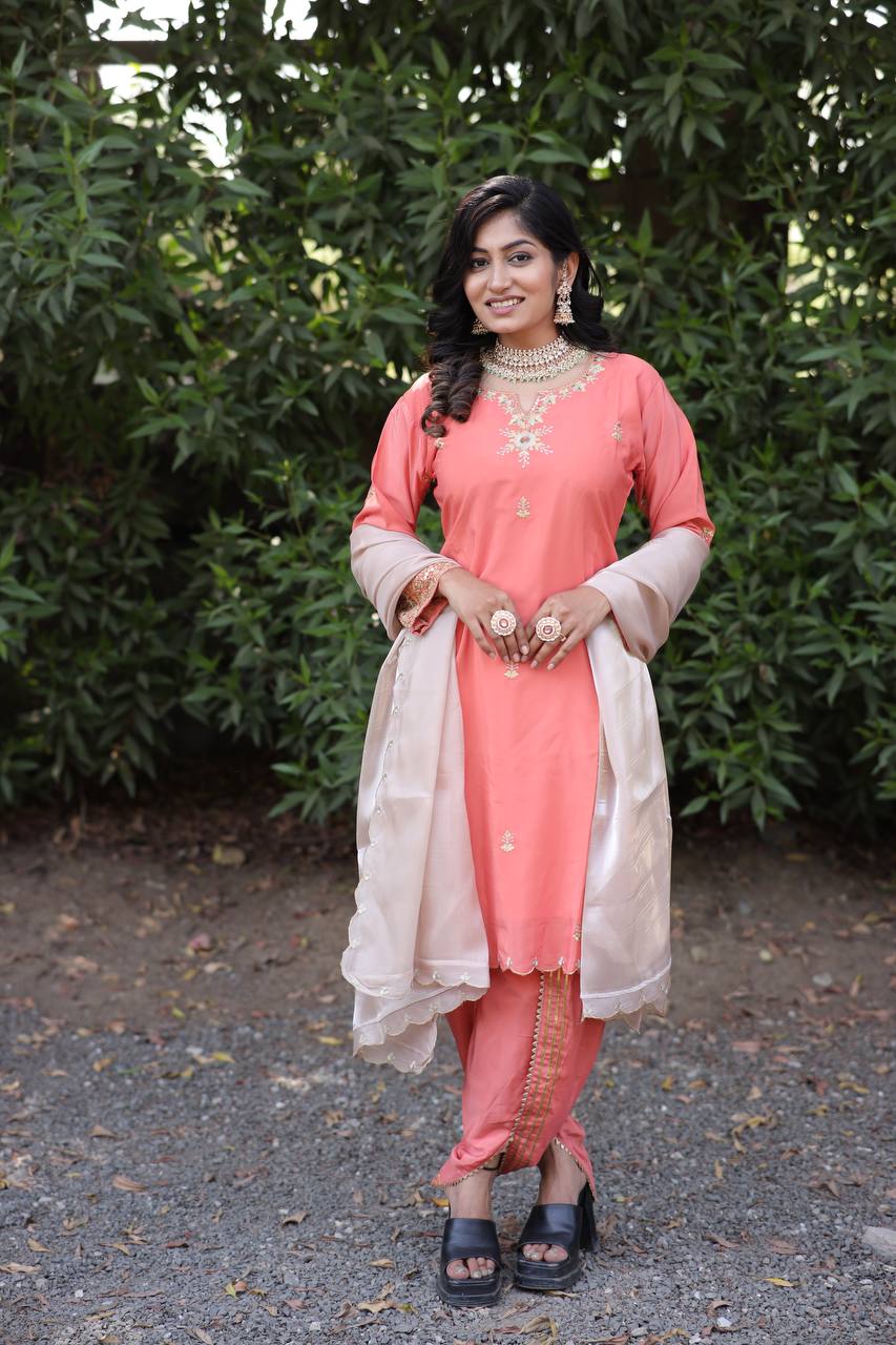 पार्टी वियर लुक टॉप-बॉटम और खूबसूरत दुपट्टा