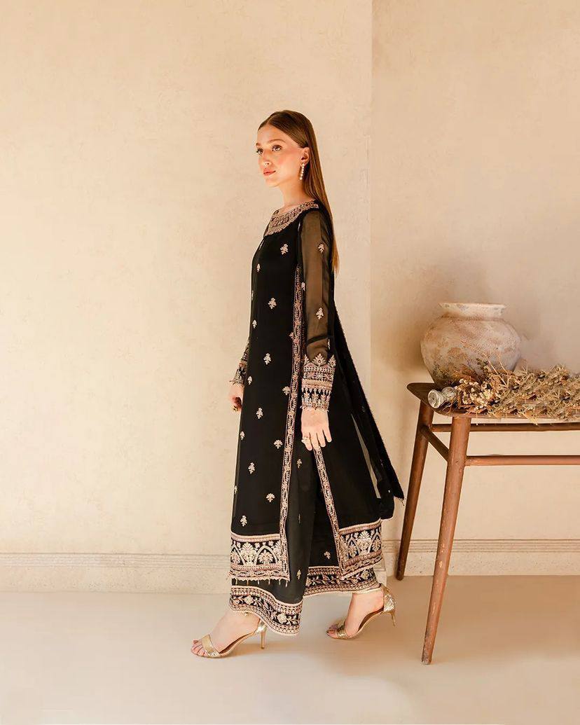 पार्टी वियर लुक: दुपट्टे के साथ टॉप और बॉटम में खूबसूरत दिखें