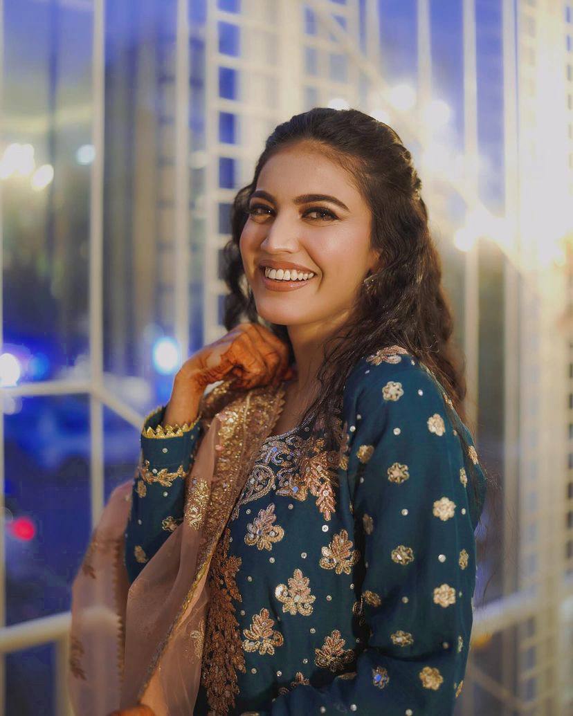 पार्टी वियर लुक डिज़ाइनर टॉप और बॉटम दुपट्टे के साथ