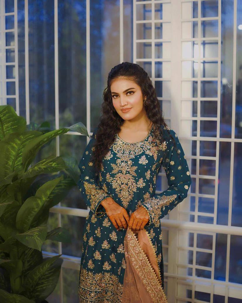 पार्टी वियर लुक डिज़ाइनर टॉप और बॉटम दुपट्टे के साथ