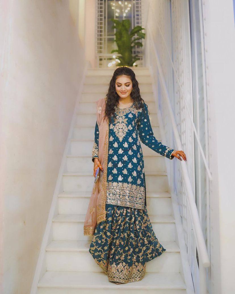 पार्टी वियर लुक डिज़ाइनर टॉप और बॉटम दुपट्टे के साथ