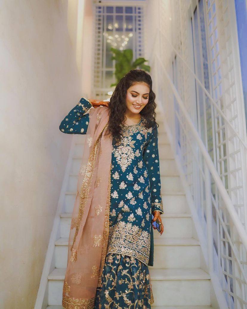 पार्टी वियर लुक डिज़ाइनर टॉप और बॉटम दुपट्टे के साथ