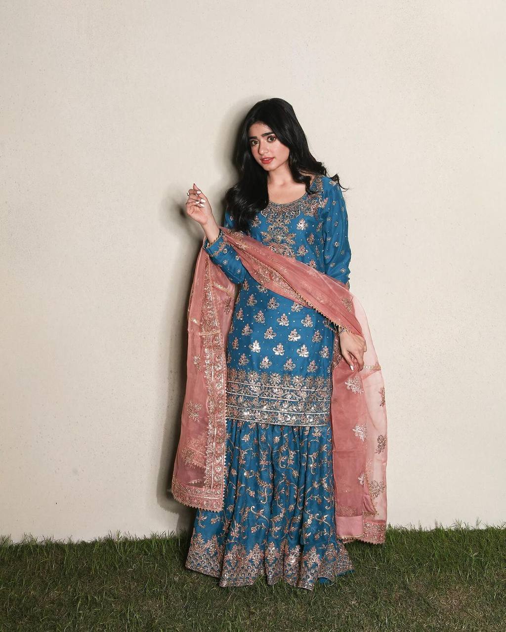 पार्टी वियर लुक डिज़ाइनर टॉप और बॉटम दुपट्टे के साथ