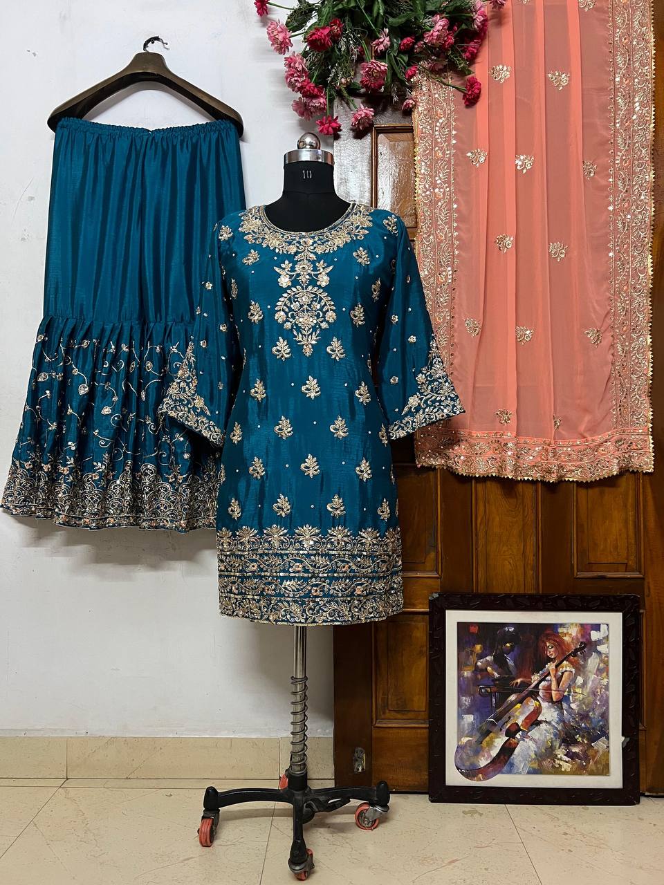 पार्टी वियर लुक डिज़ाइनर टॉप और बॉटम दुपट्टे के साथ