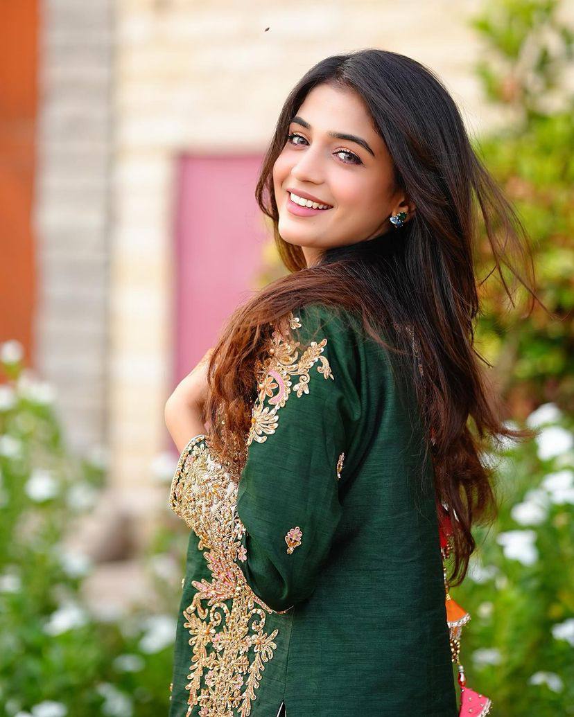 पार्टी वियर लुक डिज़ाइनर टॉप और बॉटम दुपट्टे के साथ