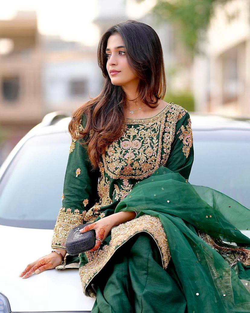 पार्टी वियर लुक डिज़ाइनर टॉप और बॉटम दुपट्टे के साथ