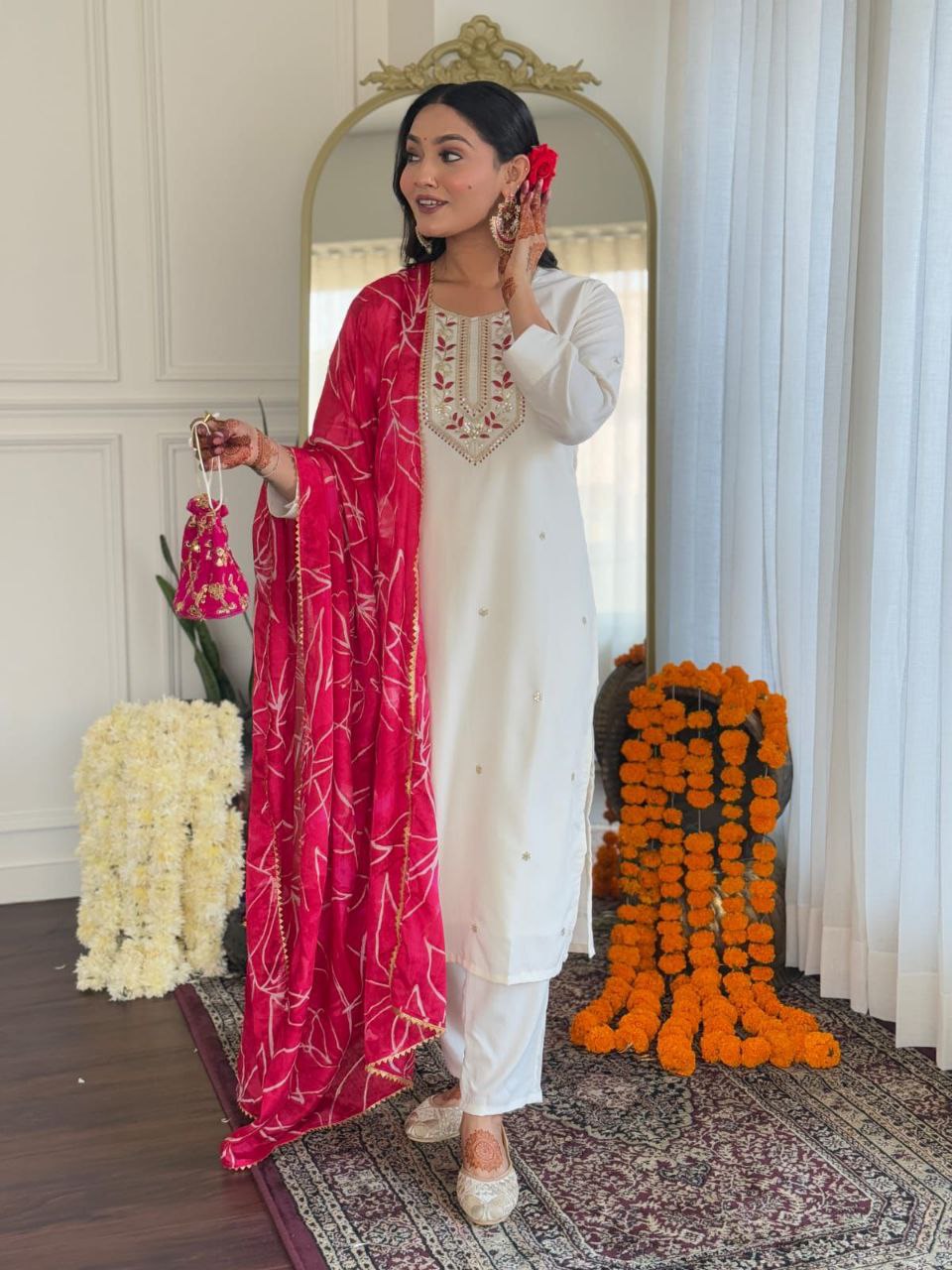 पार्टी वियर लुक: दुपट्टे के साथ टॉप और बॉटम में खूबसूरत दिखें