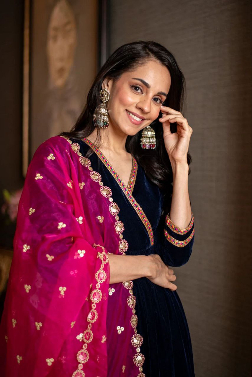 पार्टी वियर सुंदर टॉप और पैंट दुपट्टे के साथ