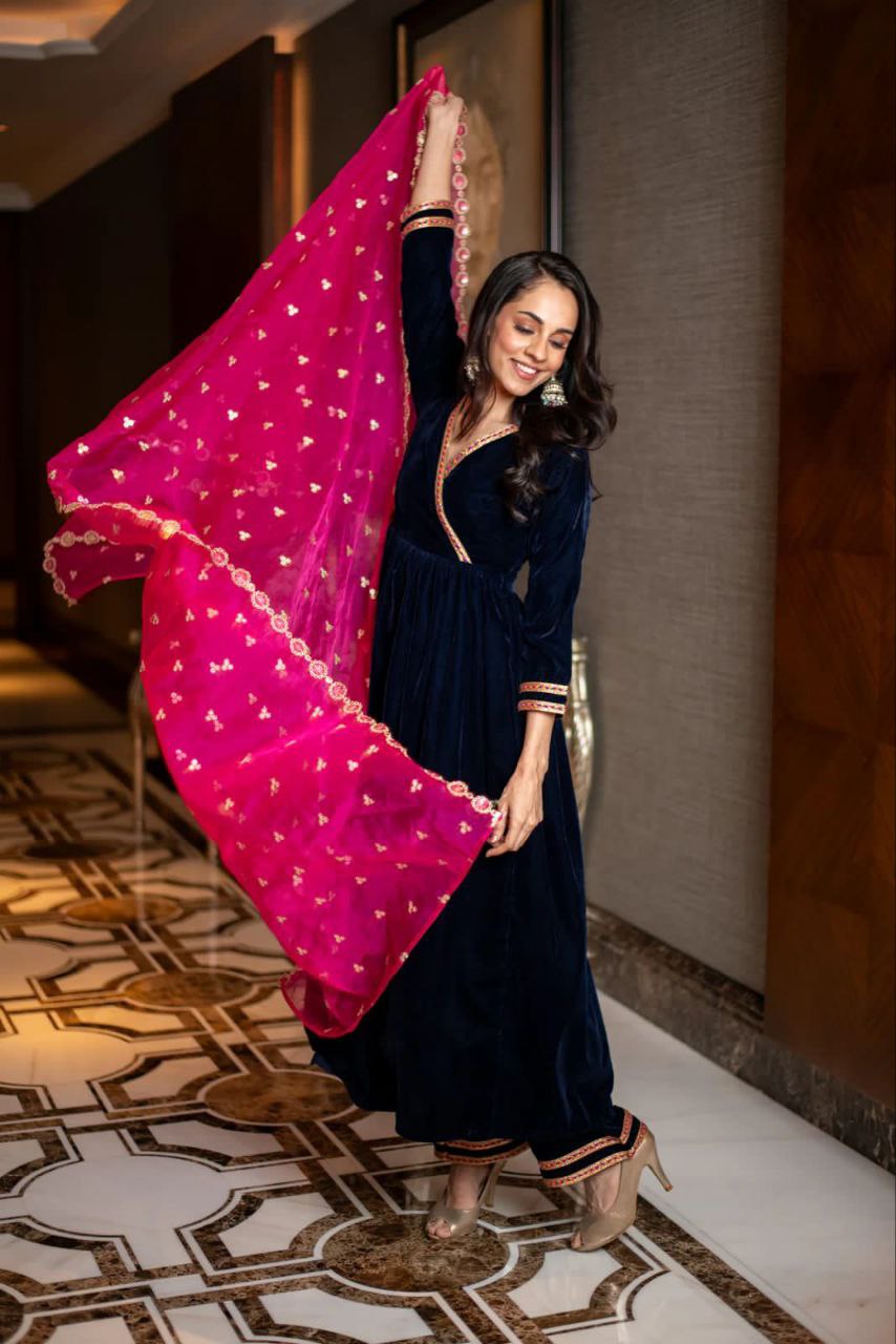 पार्टी वियर सुंदर टॉप और पैंट दुपट्टे के साथ