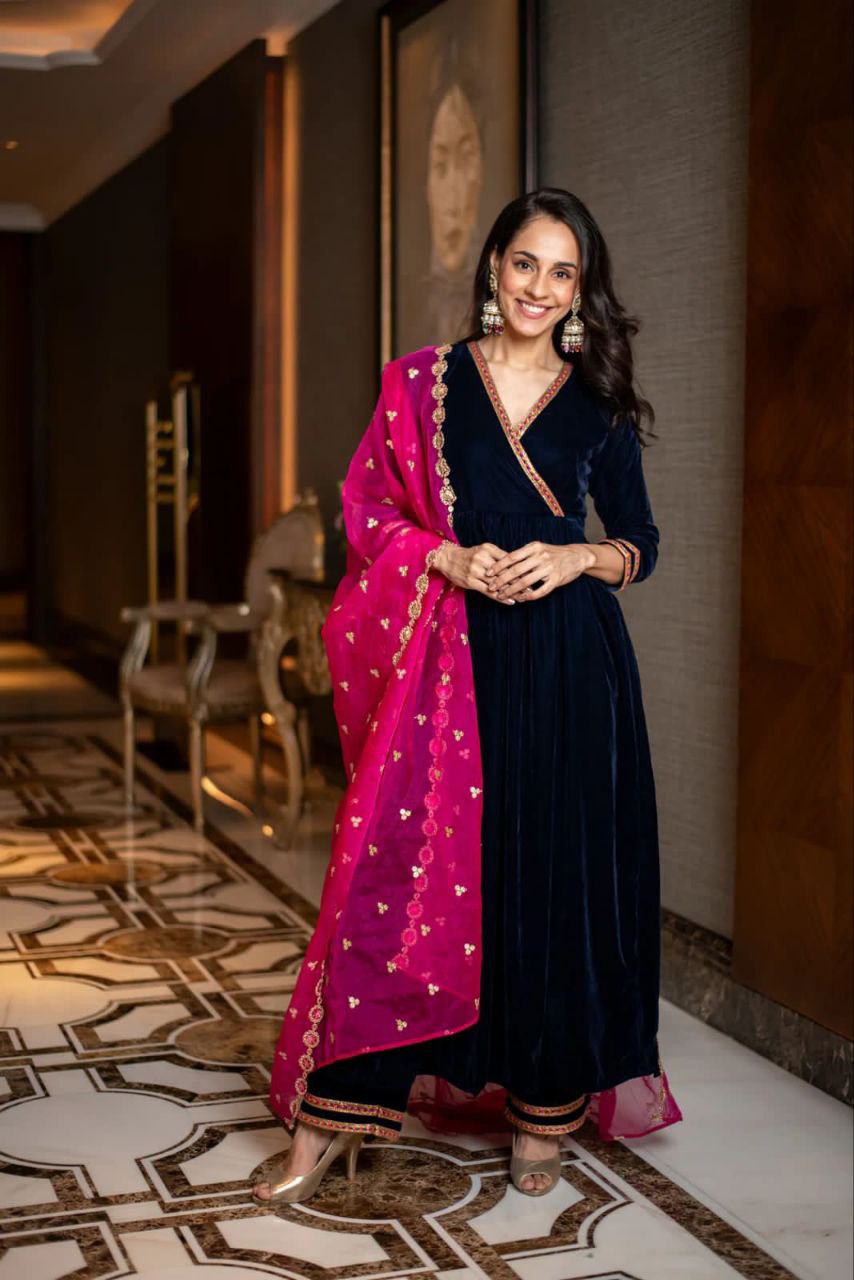 पार्टी वियर सुंदर टॉप और पैंट दुपट्टे के साथ