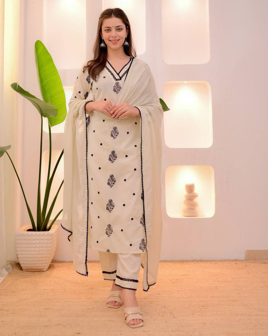 पार्टी वियर लुक खूबसूरत टॉप-बॉटम और दुपट्टा