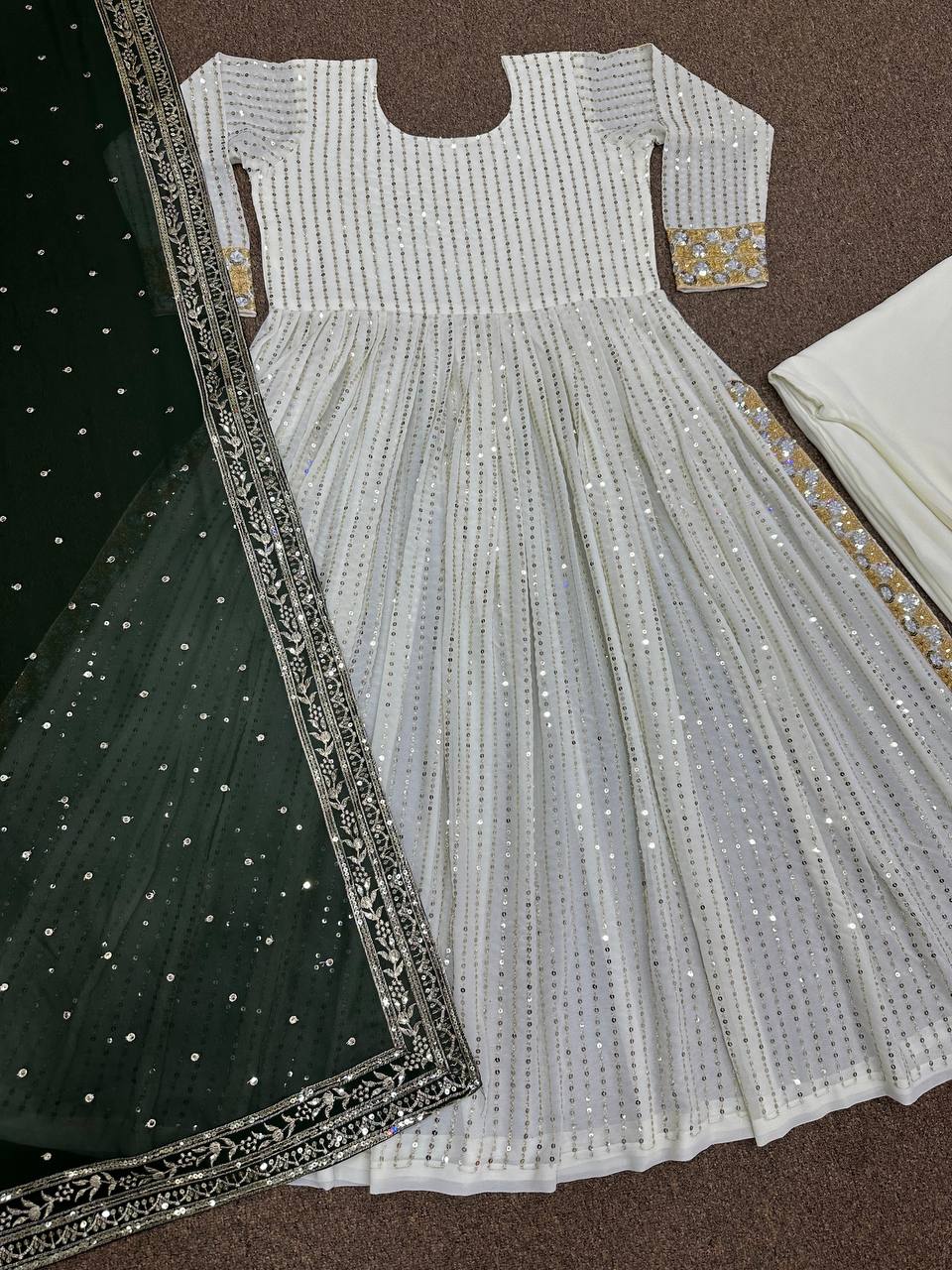 फैंसी टॉप - कढ़ाई और सेक्विन वर्क के साथ प्लाज़ो और दुपट्टा