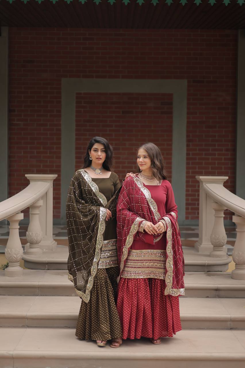 सेक्विन और धागे की कढ़ाई के साथ पार्टी वियर सूट सेट