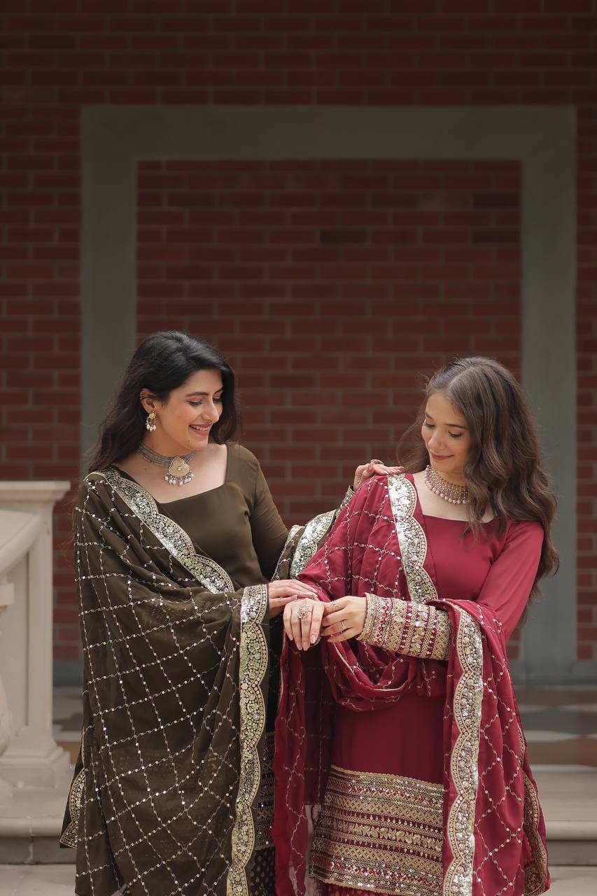 सेक्विन और धागे की कढ़ाई के साथ पार्टी वियर सूट सेट