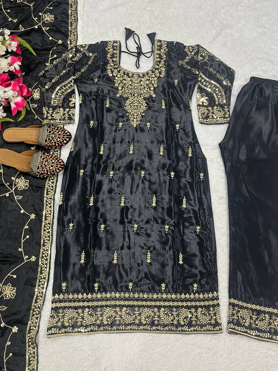 पार्टी वियर डिज़ाइनर टॉप और पैंट सुंदर दुपट्टे के साथ