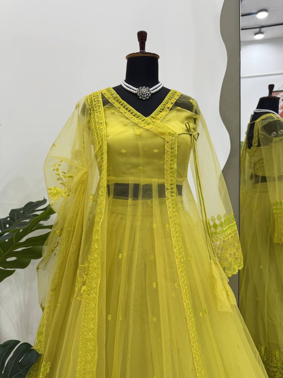 Party Wear Look Designer Lehenga, Blouse, Dupatta And Shrug