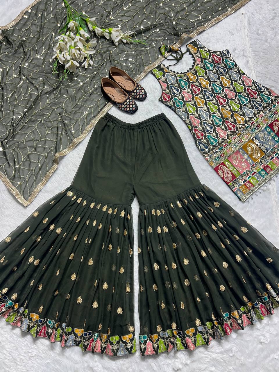 डिज़ाइनर पार्टी वियर टॉप बॉटम और दुपट्टा कढ़ाई सीक्वेंस वर्क के साथ