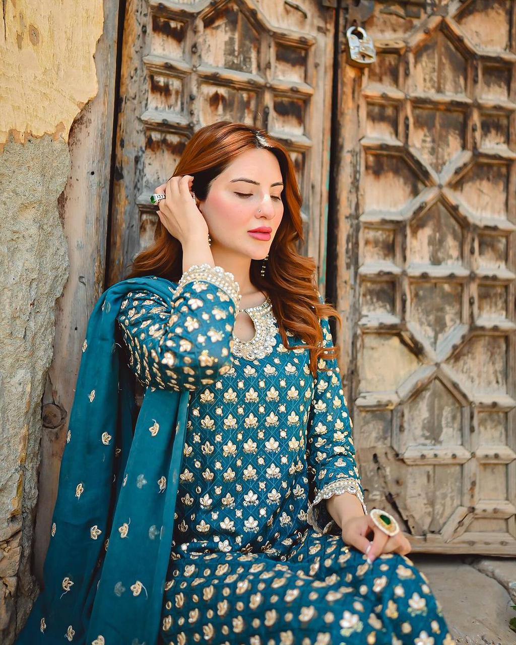 पार्टी वियर लुक डिज़ाइनर टॉप और बॉटम दुपट्टे के साथ